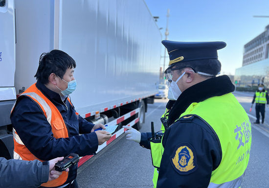 北京：严查冷链运输车，交通执法部门路面检查健康宝和核酸证明