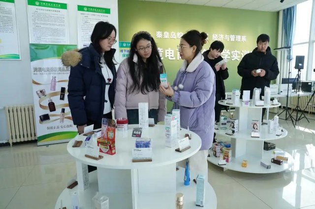 �ӱ��׼Ҹ�У�羳���̱�˰��Ʒչʾ�����ػʵ�����