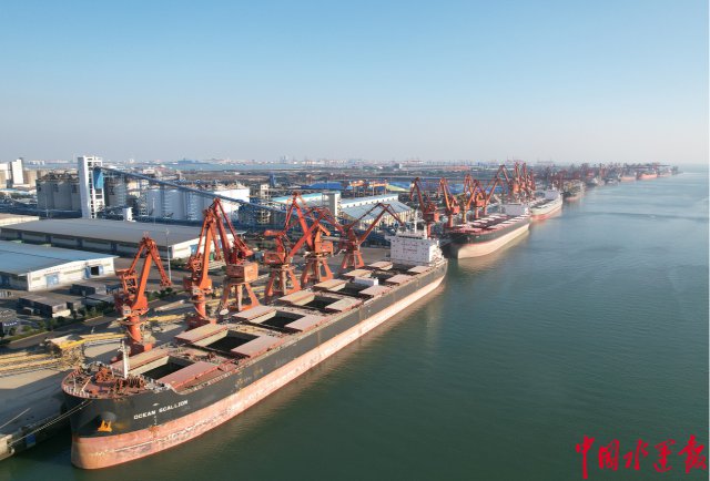 防城港码头连续三年完成货物吞吐量破亿吨